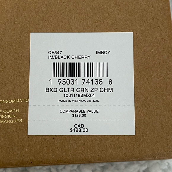 Beautiful Coach boxed Wristlet - Picture 10 of 11